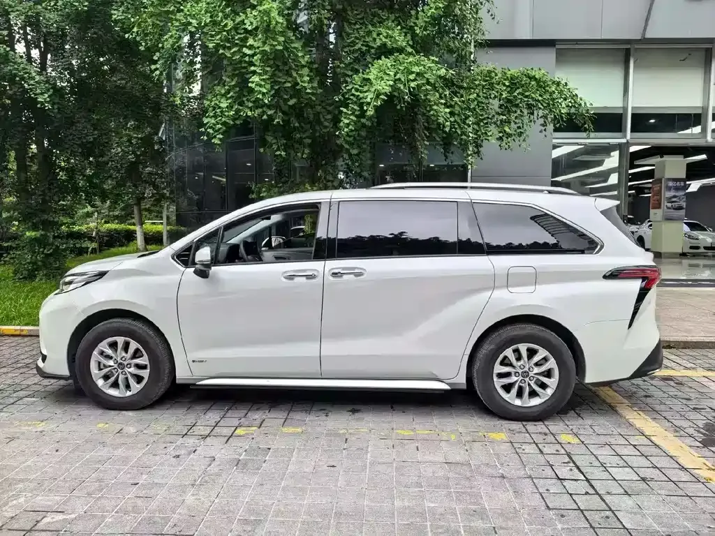 Toyota Granvia — фото 7