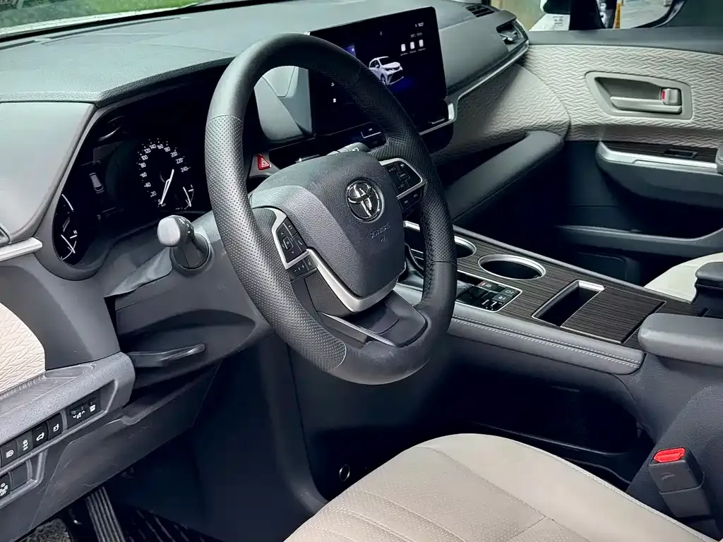 Toyota Granvia — фото 5