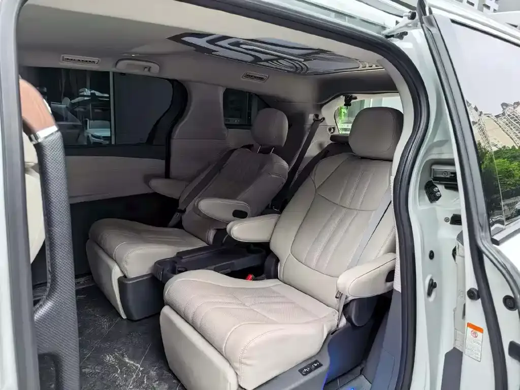 Toyota Granvia — фото 9