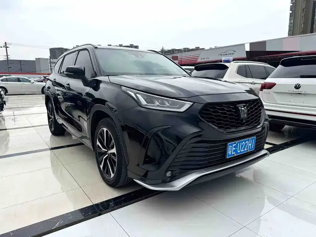 Toyota Crown Kluger 2023 из CN, фото 6