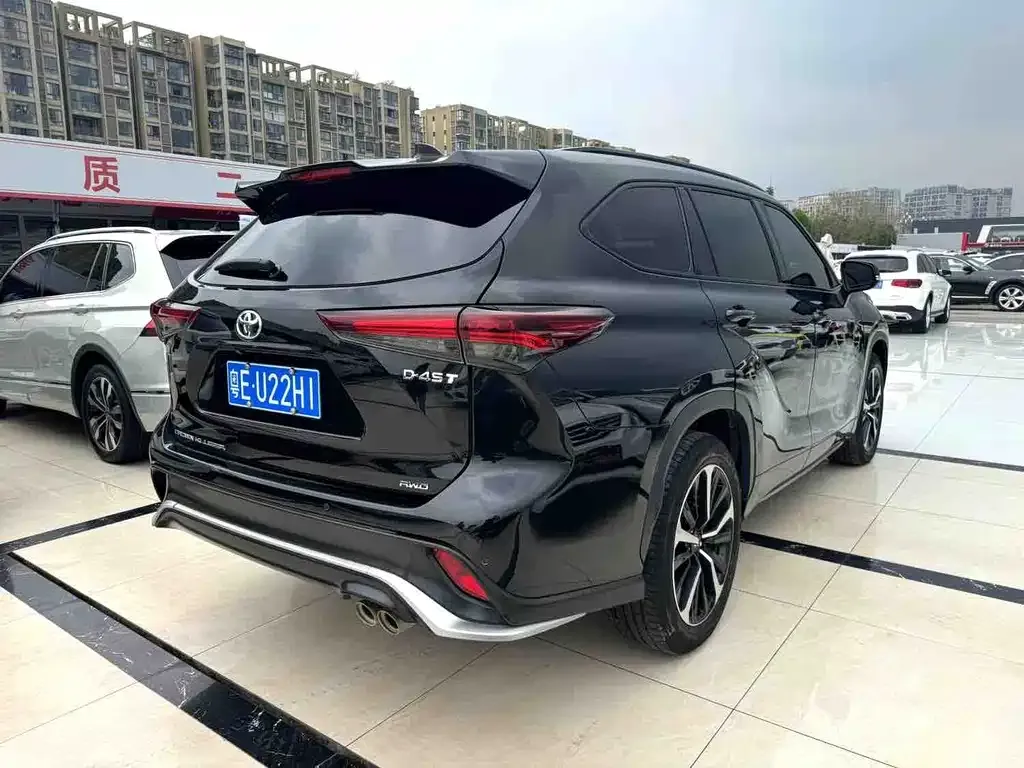 Toyota Crown Kluger 2023 из CN, фото 9