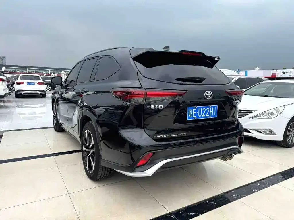 Toyota Crown Kluger 2023 из CN, фото 3