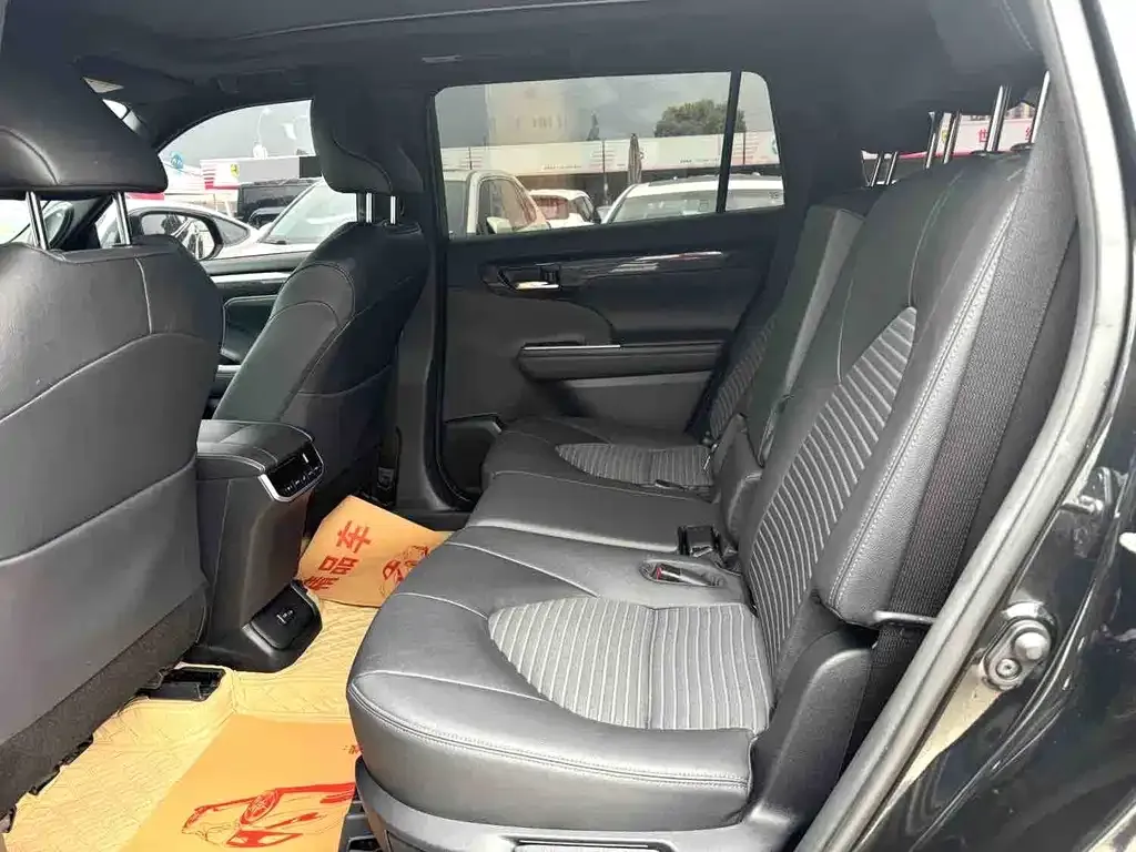 Toyota Crown Kluger 2023 из CN, фото 8