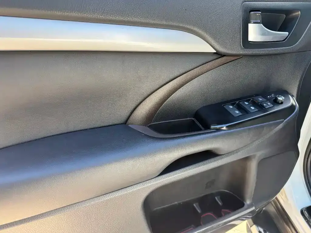 Toyota Highlander — фото 4