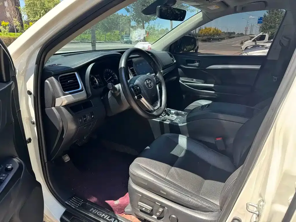 Toyota Highlander — фото 2