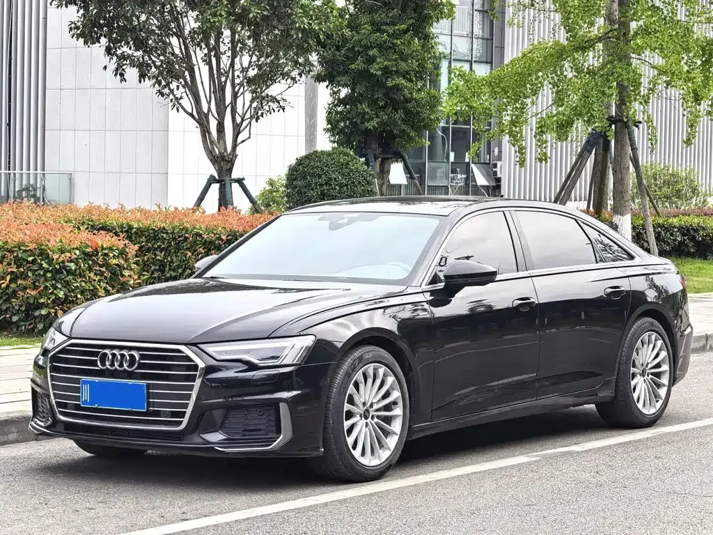 Audi A6L — фото 1