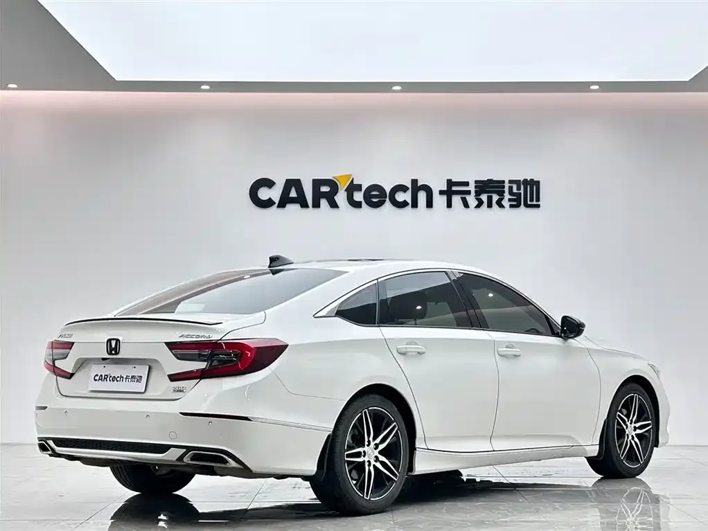 Honda Accord — фото 10