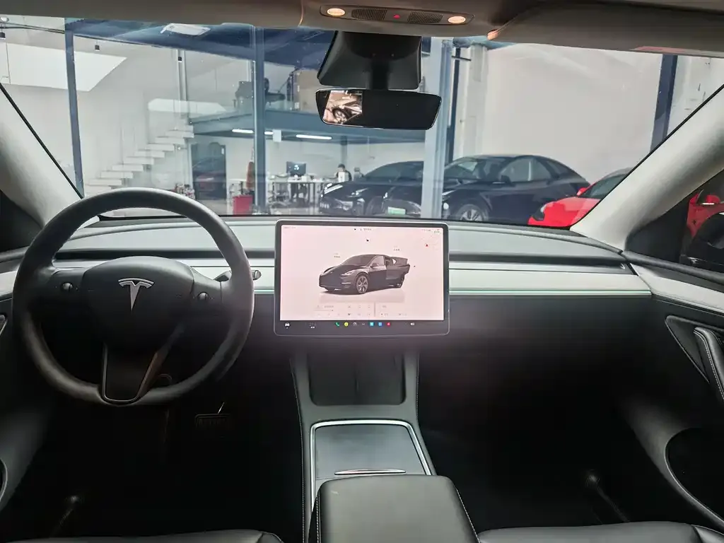 Tesla Model Y — фото 4