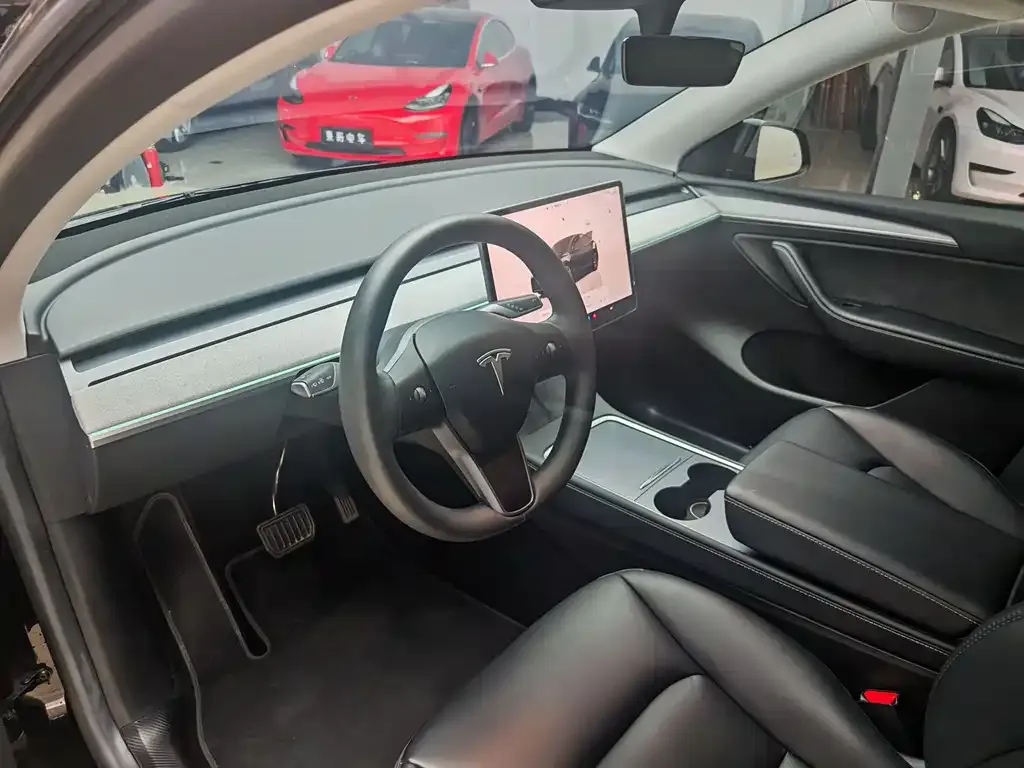 Tesla Model Y — фото 5
