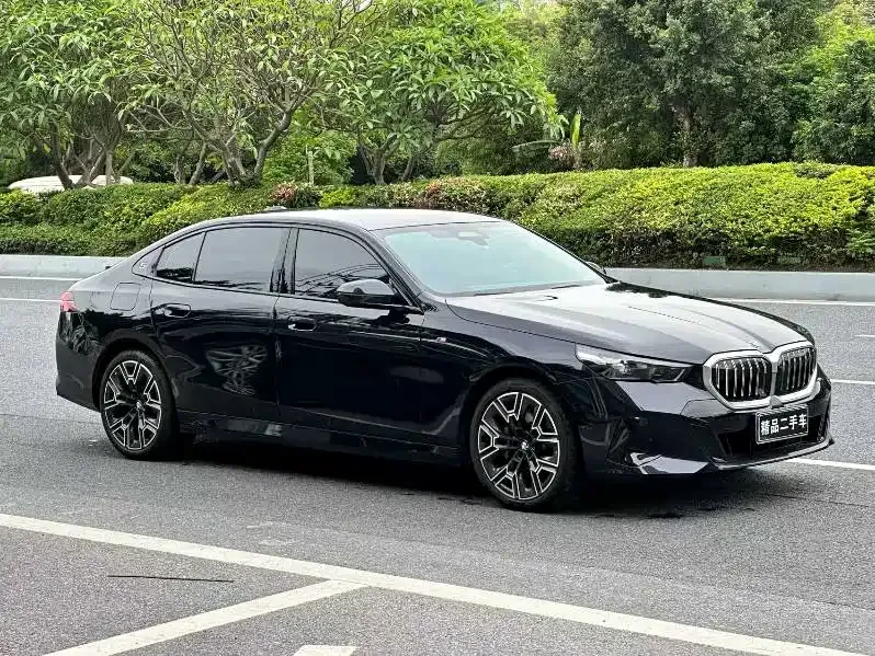 BMW 5 Series — фото 7