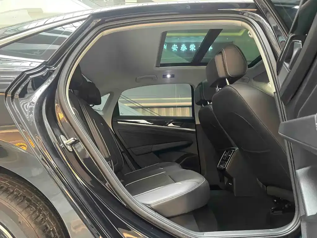 Volkswagen Passat — фото 9
