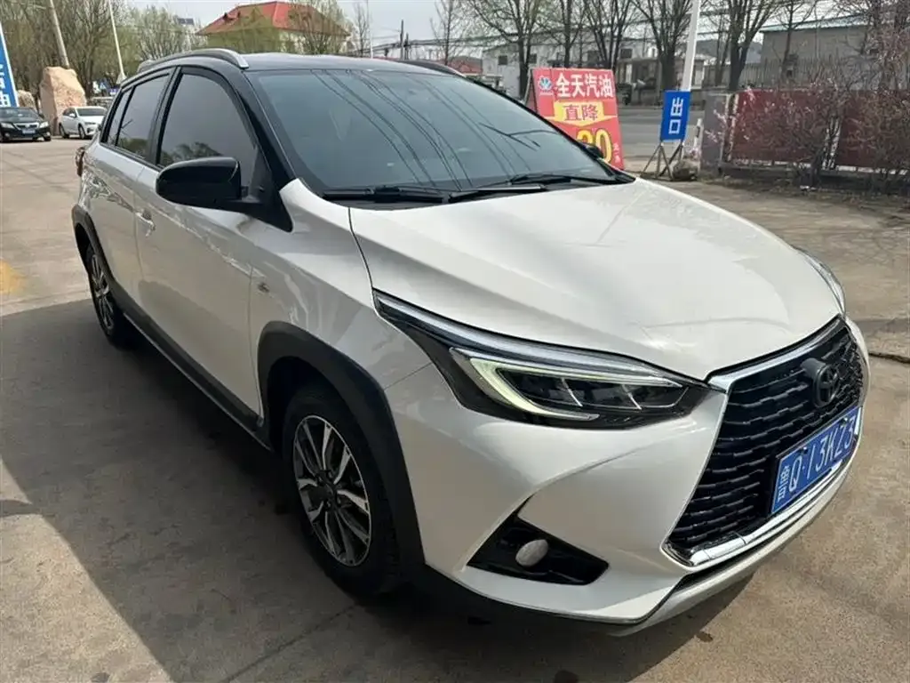 Toyota Yaris L — фото 2