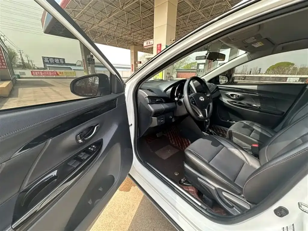 Toyota Yaris L — фото 9