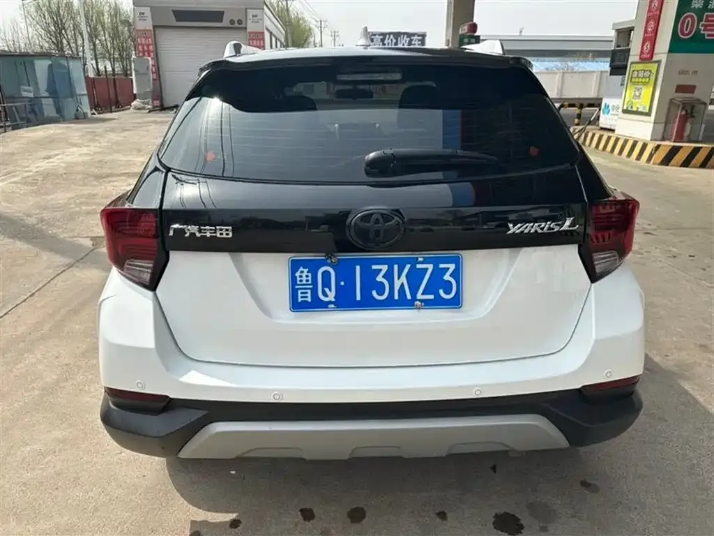 Toyota Yaris L — фото 7