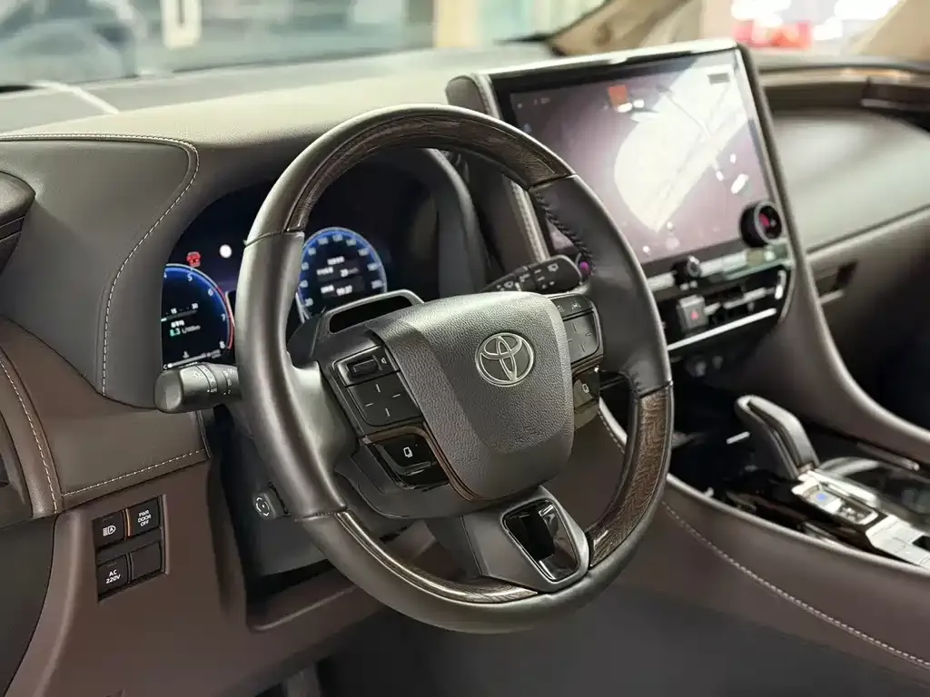 Toyota Alphard — фото 3