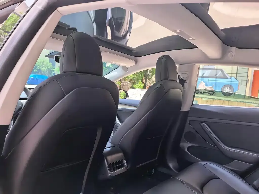 Tesla Model 3 — фото 10