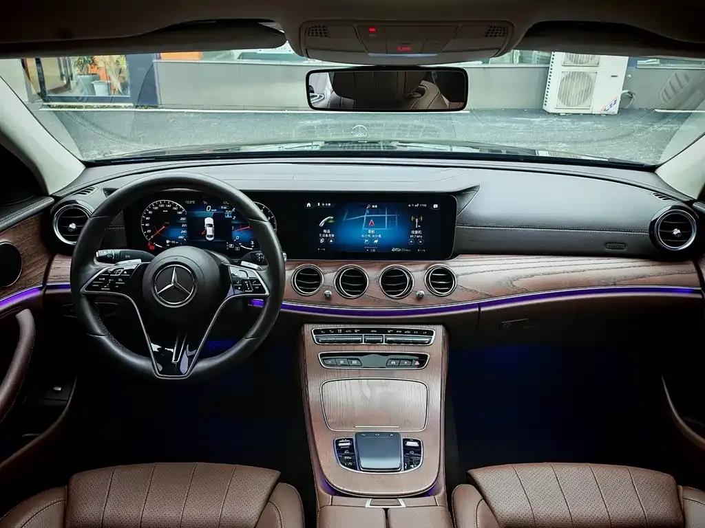 Mercedes-Benz E-Class — фото 2