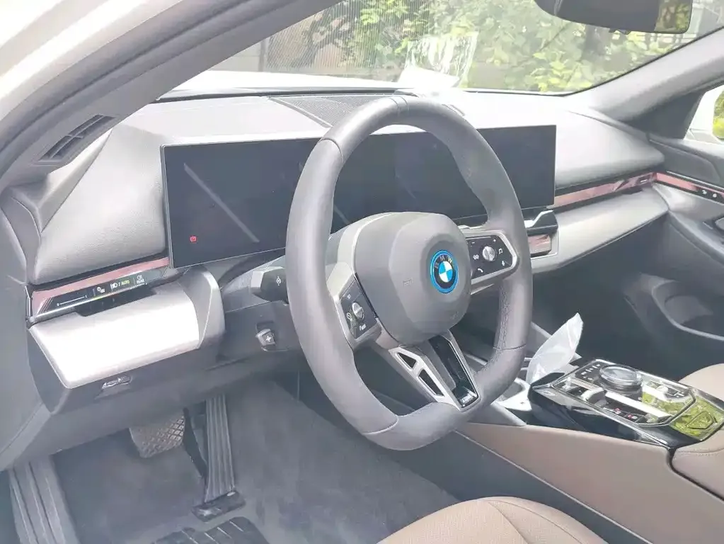 BMW i5 2025 из CN, фото 4