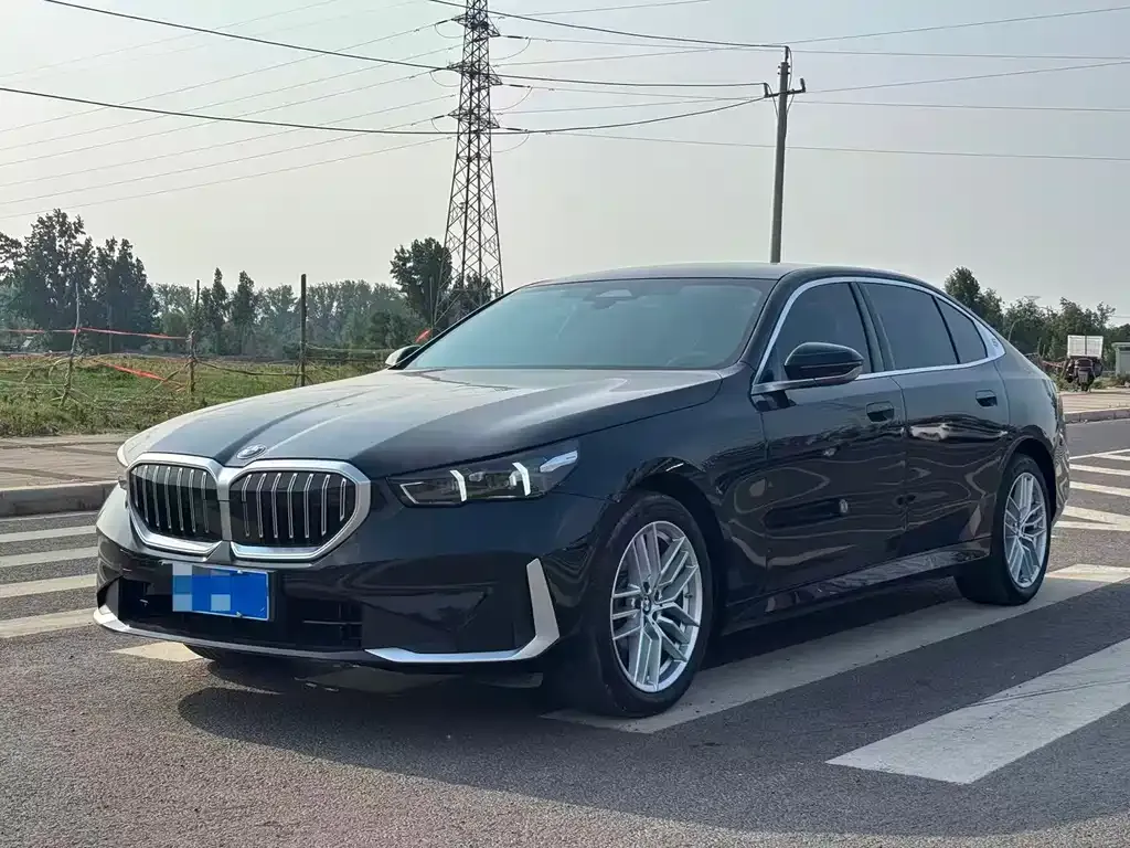 BMW 5 Series — фото 1
