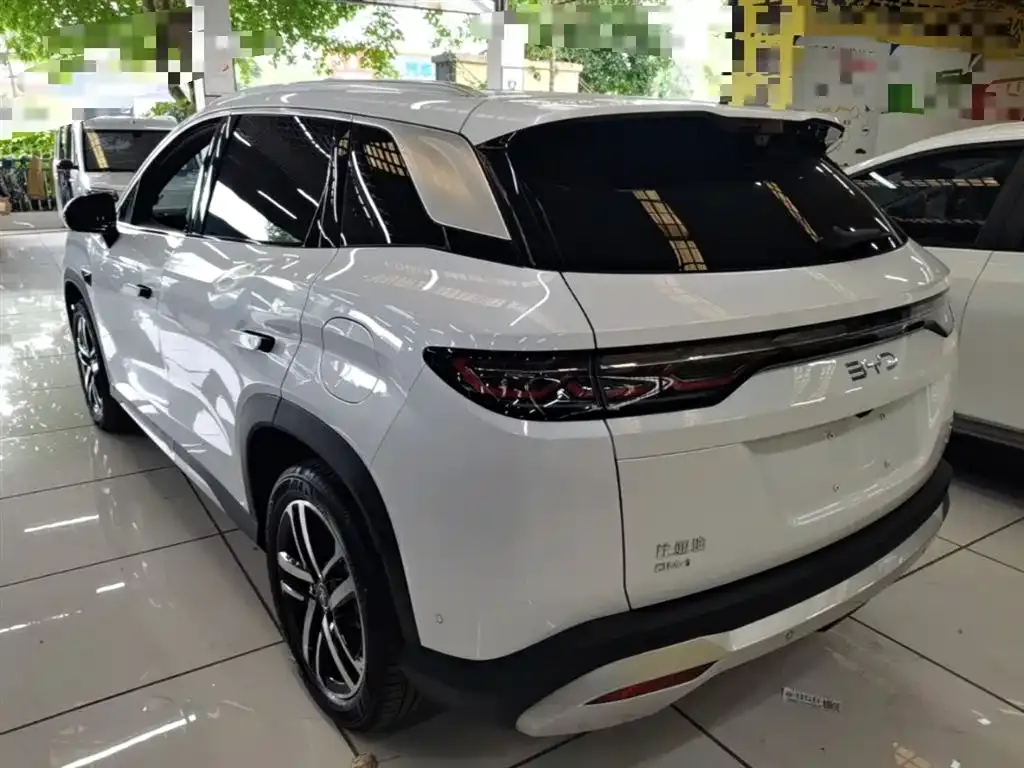 BYD L DM-i — фото 5