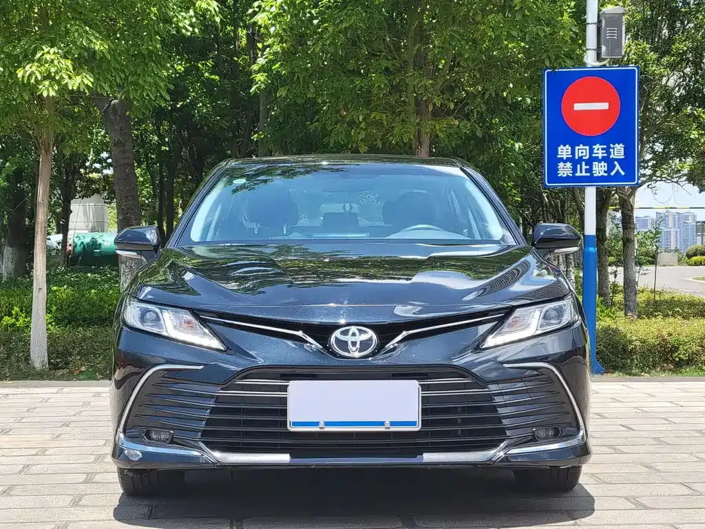 Toyota Camry — фото 7