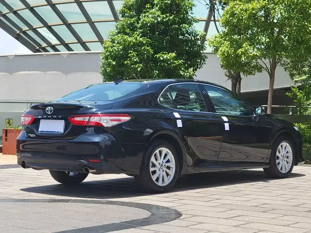 Toyota Camry — фото 5