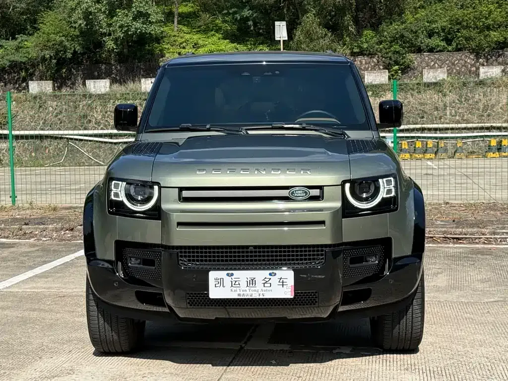 Land Rover Defender — фото 1