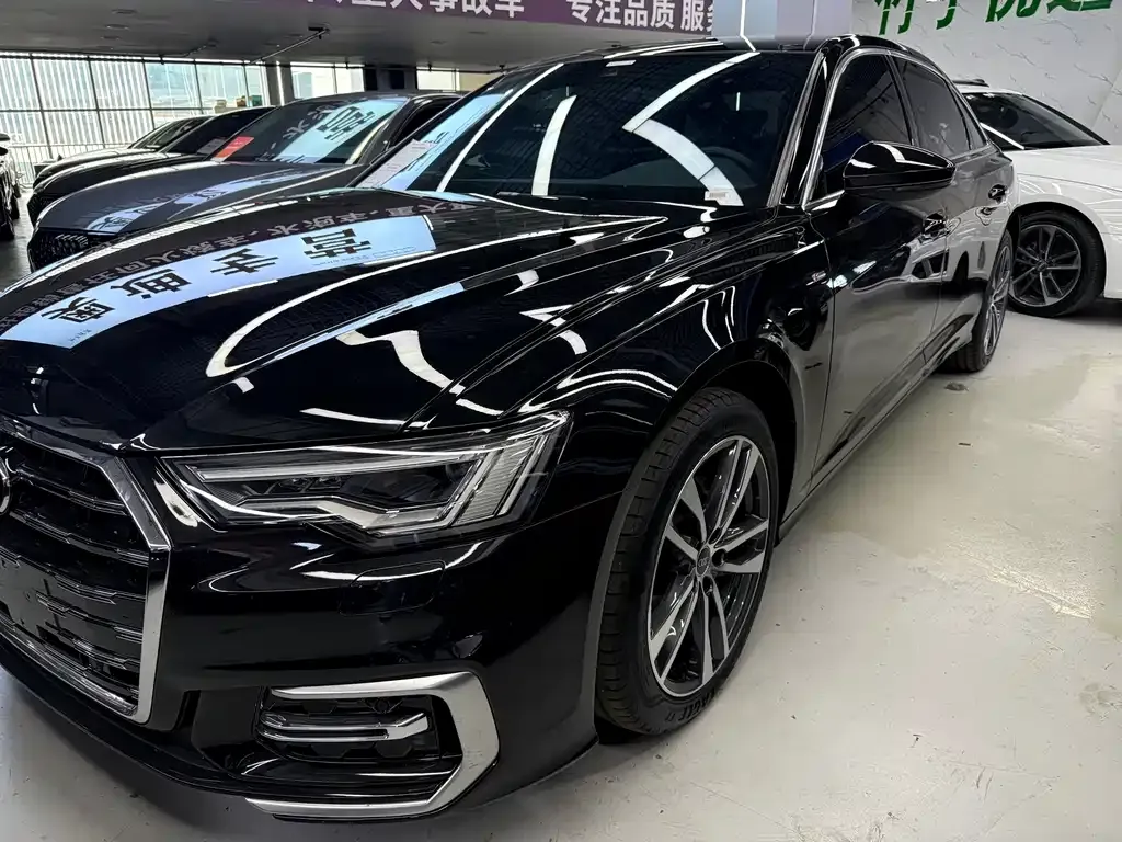 Audi A6L — фото 1