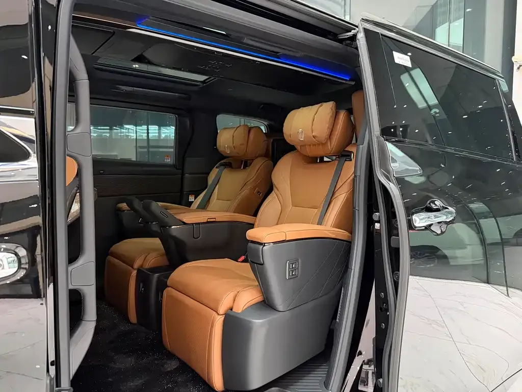 Toyota Vellfire — фото 9