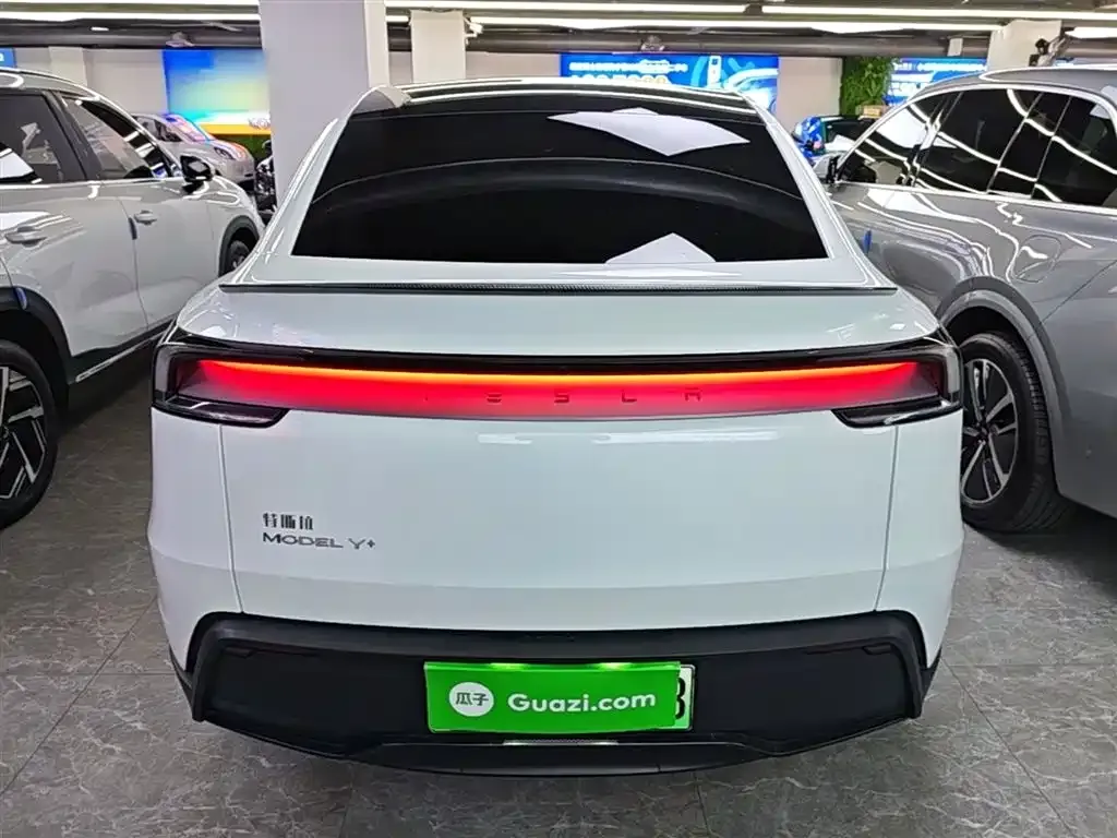 Tesla Model Y — фото 10