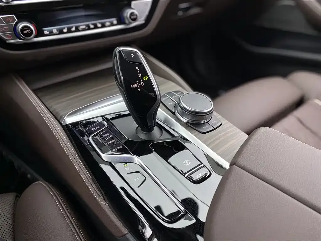 BMW 5 Series — фото 10