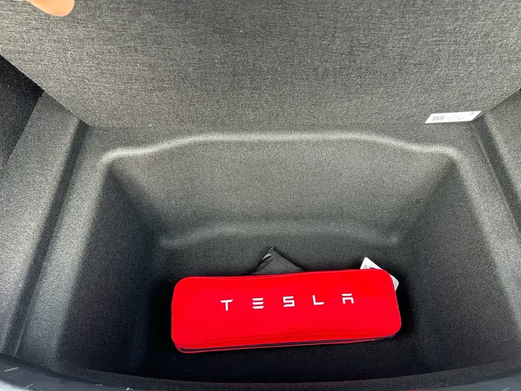 Tesla Model 3 — фото 7
