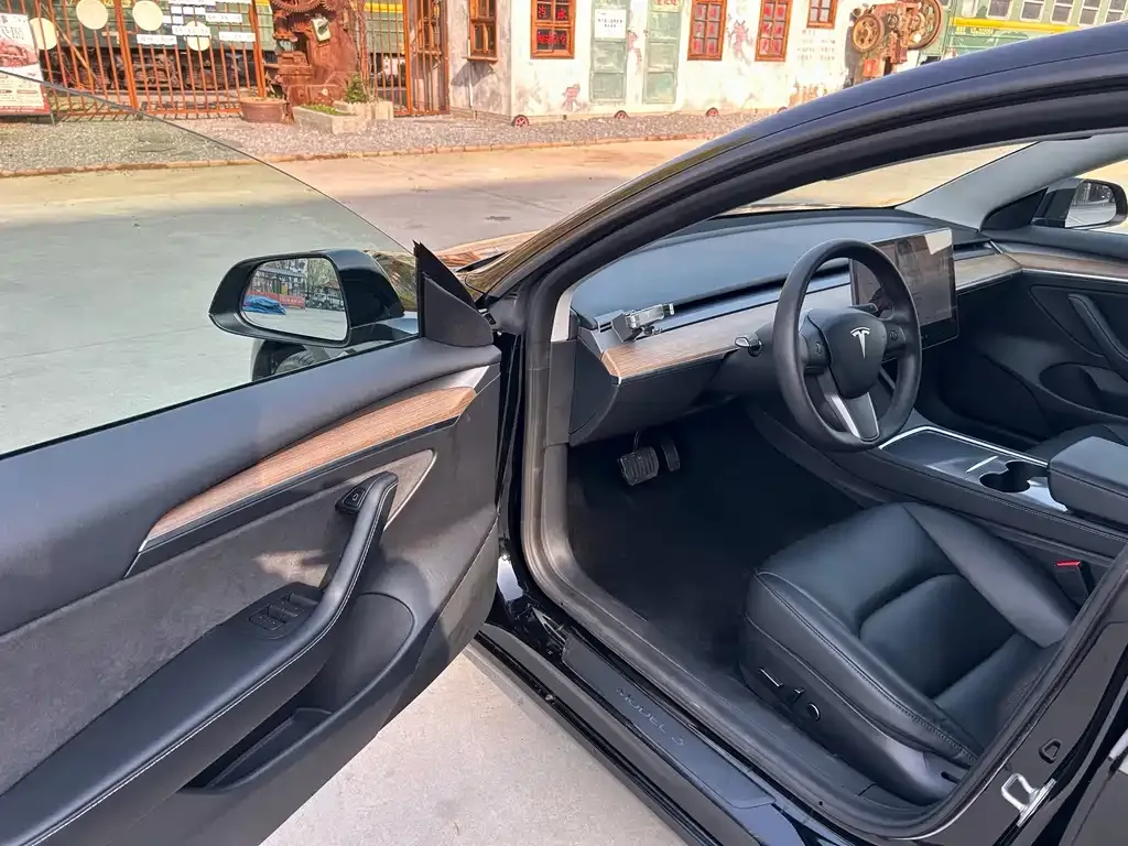 Tesla Model 3 — фото 10