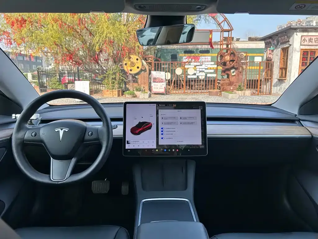 Tesla Model 3 — фото 4