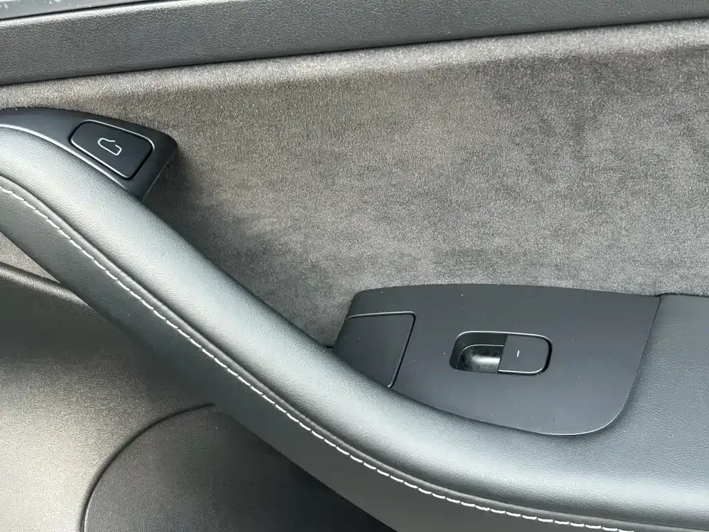 Tesla Model 3 — фото 8