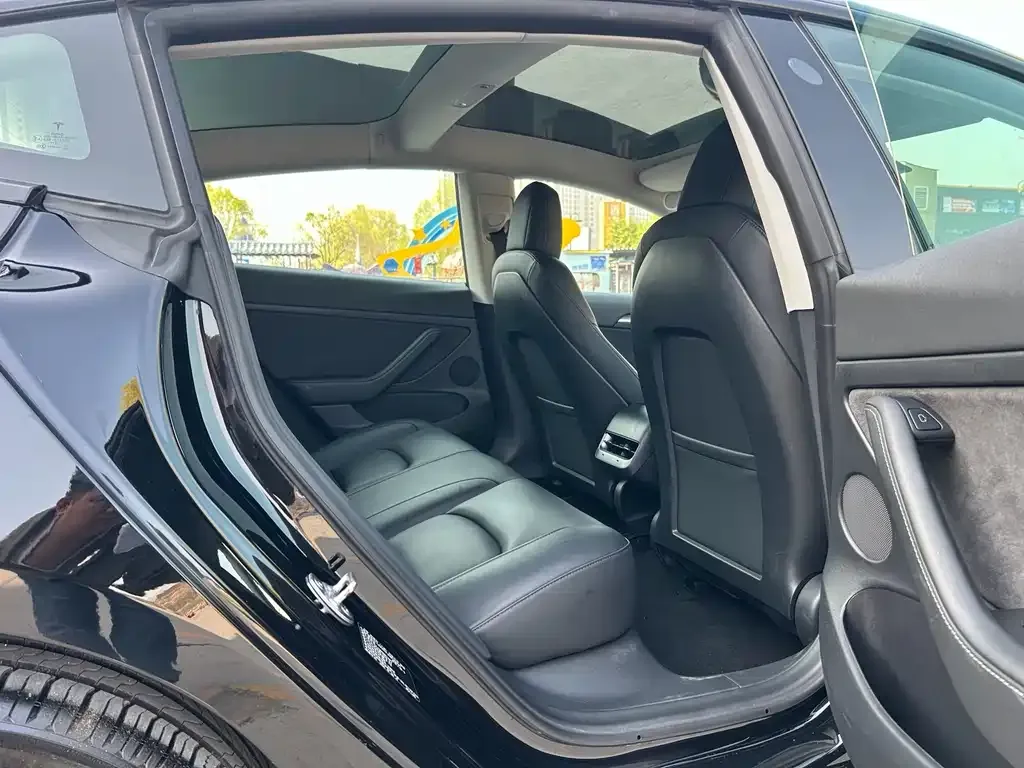 Tesla Model 3 — фото 9
