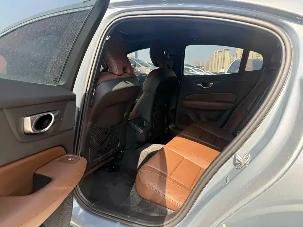 Volvo S60 2024 из CN, фото 6