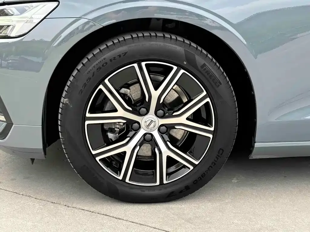 Volvo S60 2024 из CN, фото 4