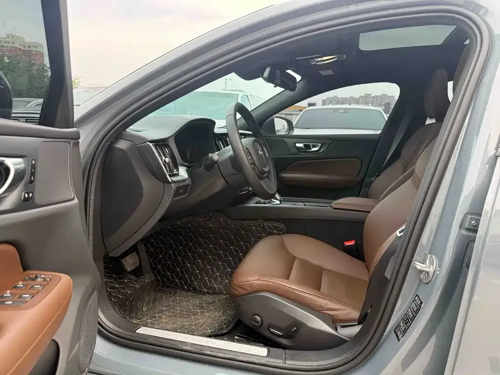 Volvo S60 2024 из CN, фото 10