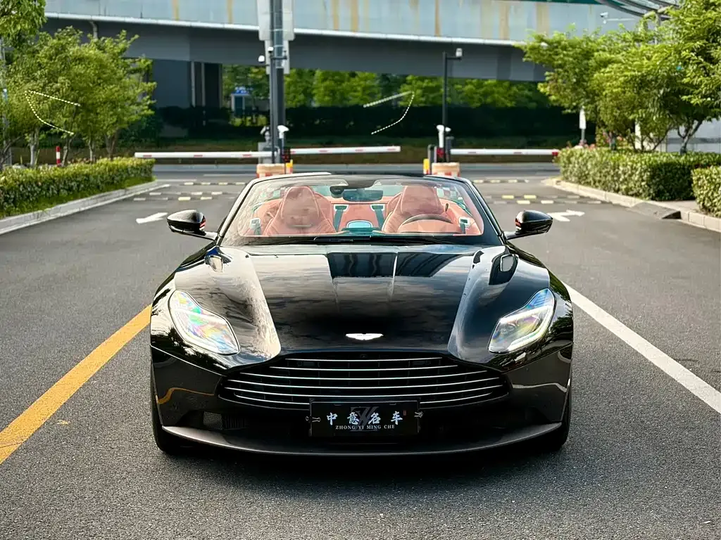 Aston Martin DB11 2023 из CN, фото 4