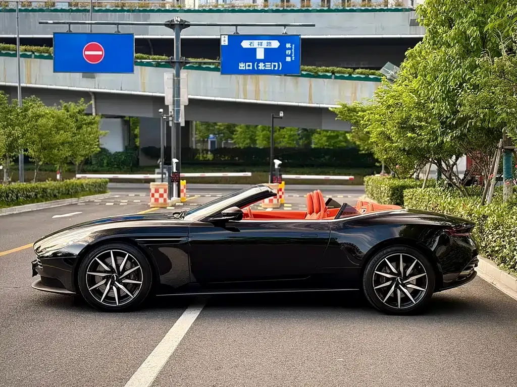 Aston Martin DB11 2023 из CN, фото 6