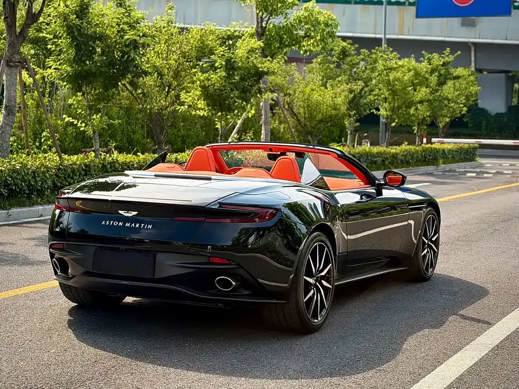 Aston Martin DB11 2023 из CN, фото 8