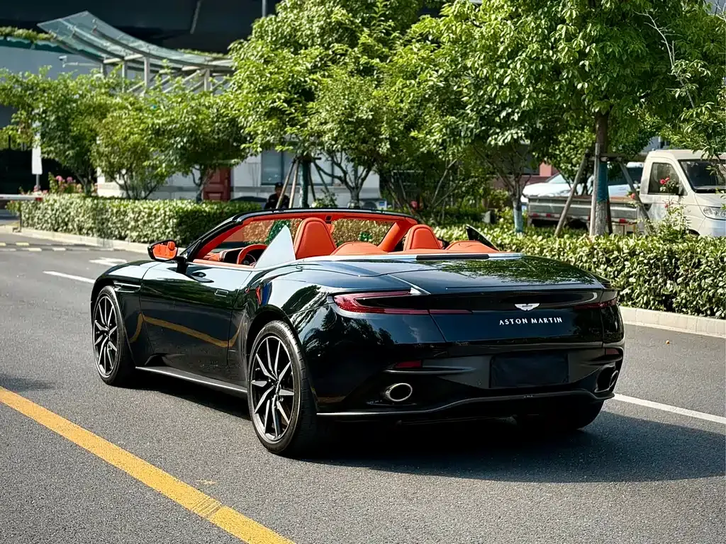 Aston Martin DB11 2023 из CN, фото 7