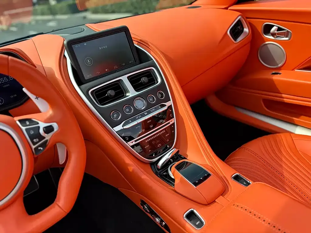 Aston Martin DB11 2023 из CN, фото 10
