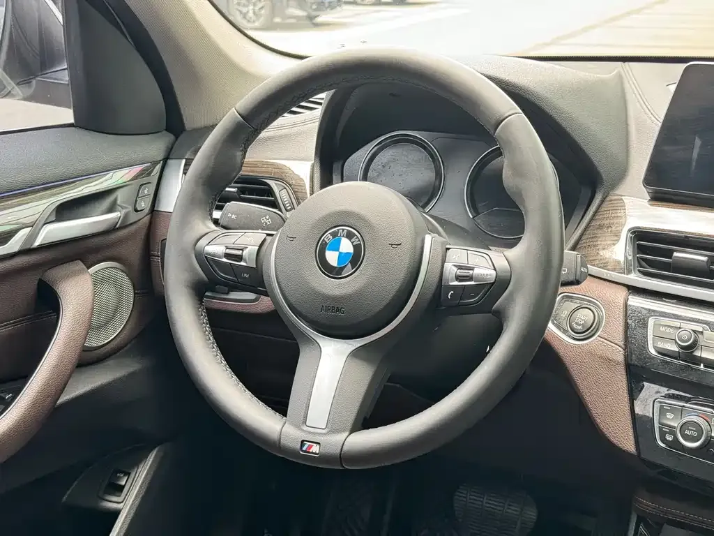BMW X1 — фото 10
