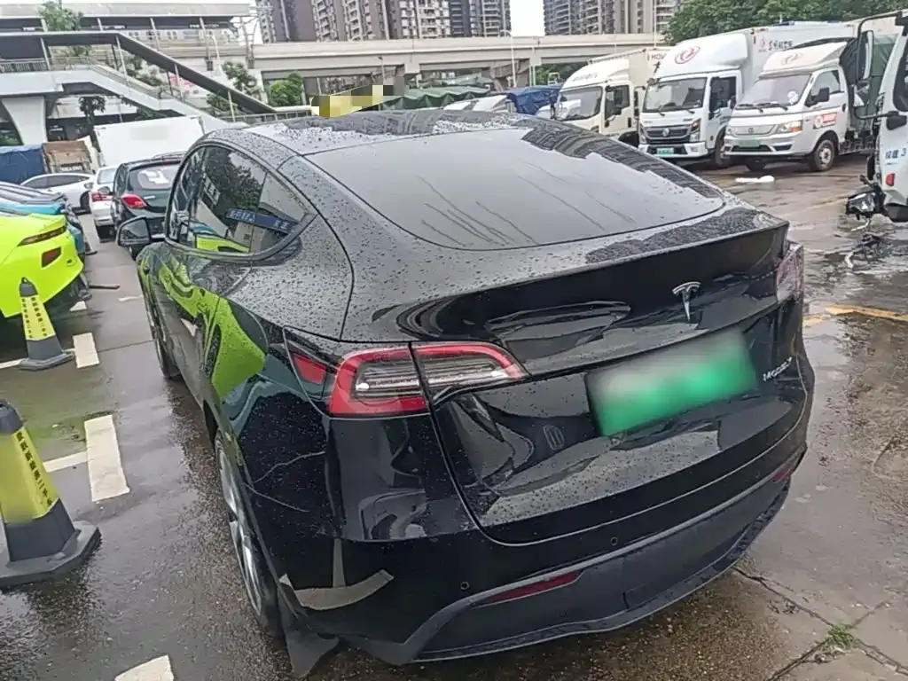 Tesla Model Y — фото 4