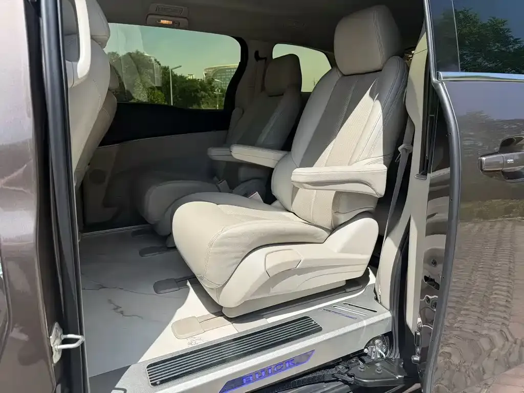 Buick GL8 2023 из CN, фото 3