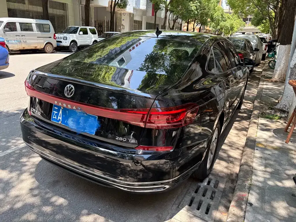 Volkswagen Passat 2023 из CN, фото 8