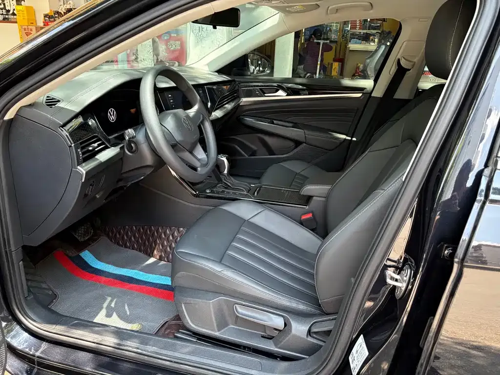 Volkswagen Passat 2023 из CN, фото 2