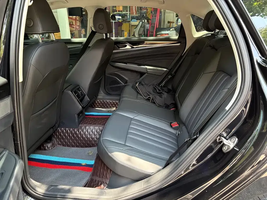 Volkswagen Passat 2023 из CN, фото 3